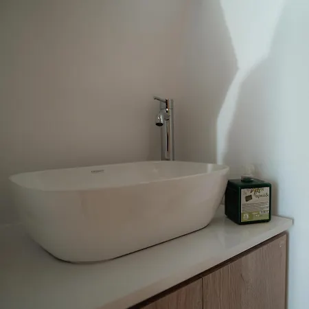 アパート Mitatos 