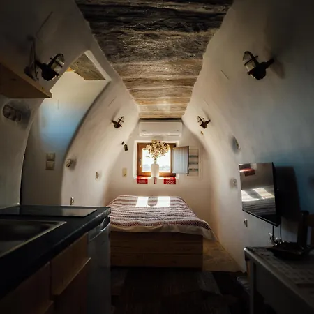 アパート Mitatos 